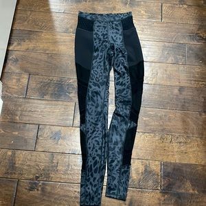 EUC! Lululemon leopard print high waisted leggings! Size 6